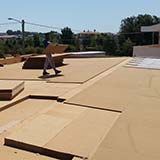 Wood fibre board roof with cement bonded particle boards